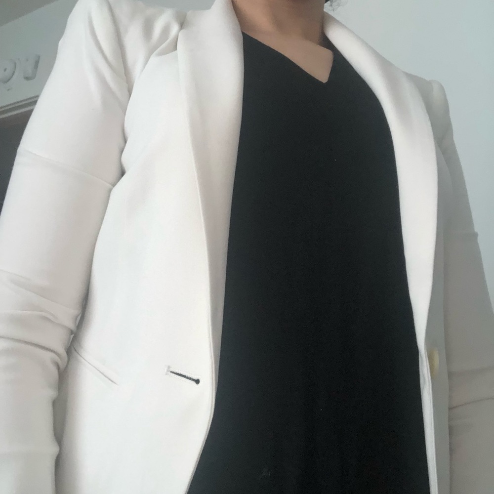 White elegant blazer. - Picture 3 of 6